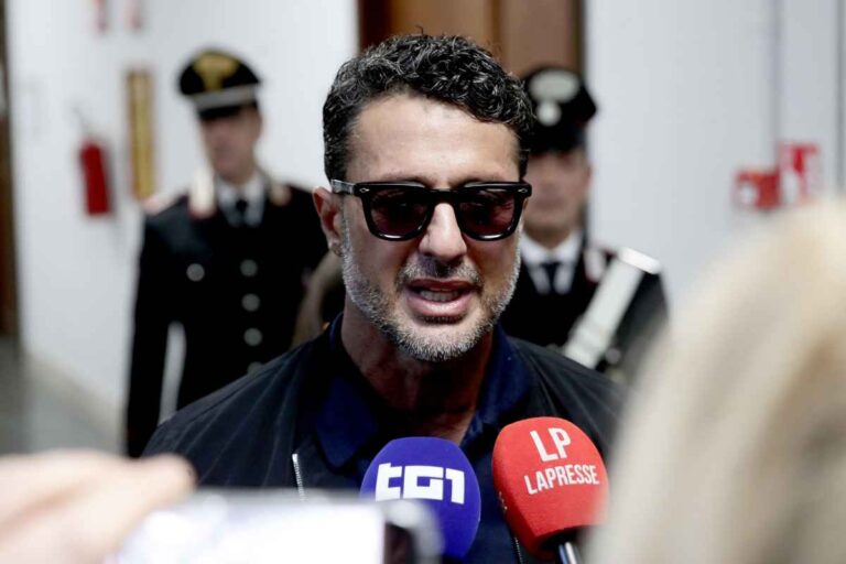 Fabrizio Corona, quanto ci costa davvero? Il documentario di Netflix è una batosta per gli italiani